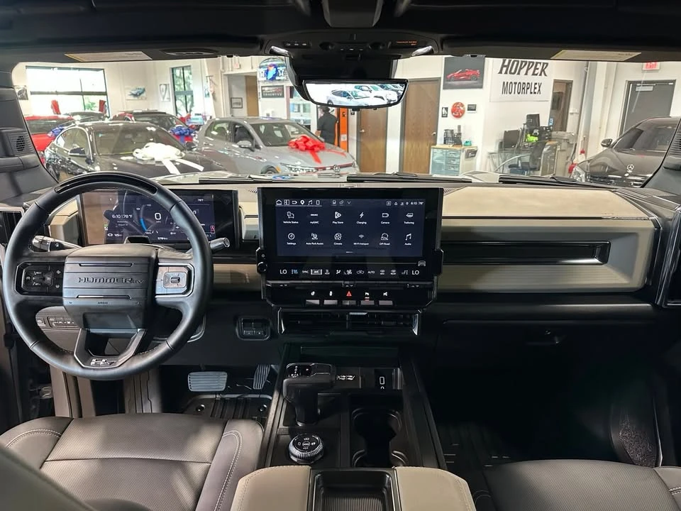 2026 GMC Hummer EV - Image 16 of 20