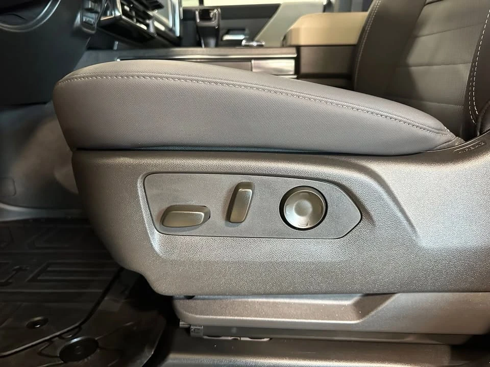 2026 GMC Hummer EV - Image 14 of 20