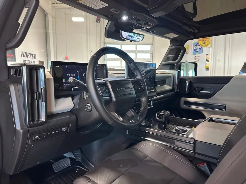 2026 GMC Hummer EV - Image 15 of 20