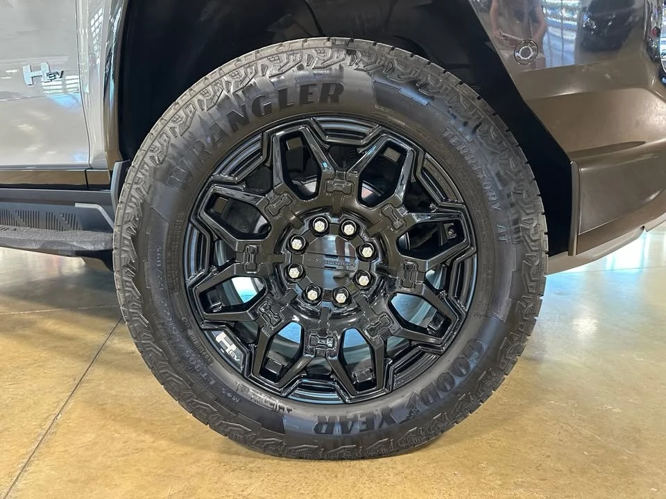 2026 GMC Hummer EV - Image 9 of 20