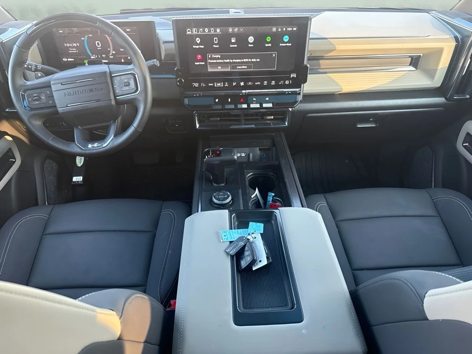 2026 GMC Hummer EV - Image 10 of 15