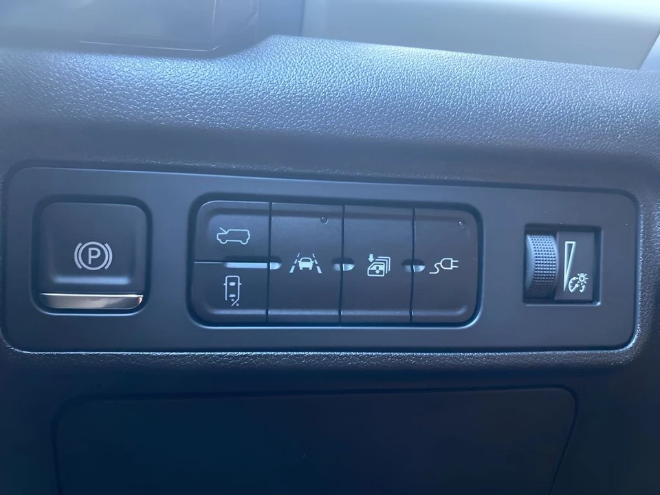 2026 GMC Hummer EV - Image 18 of 31