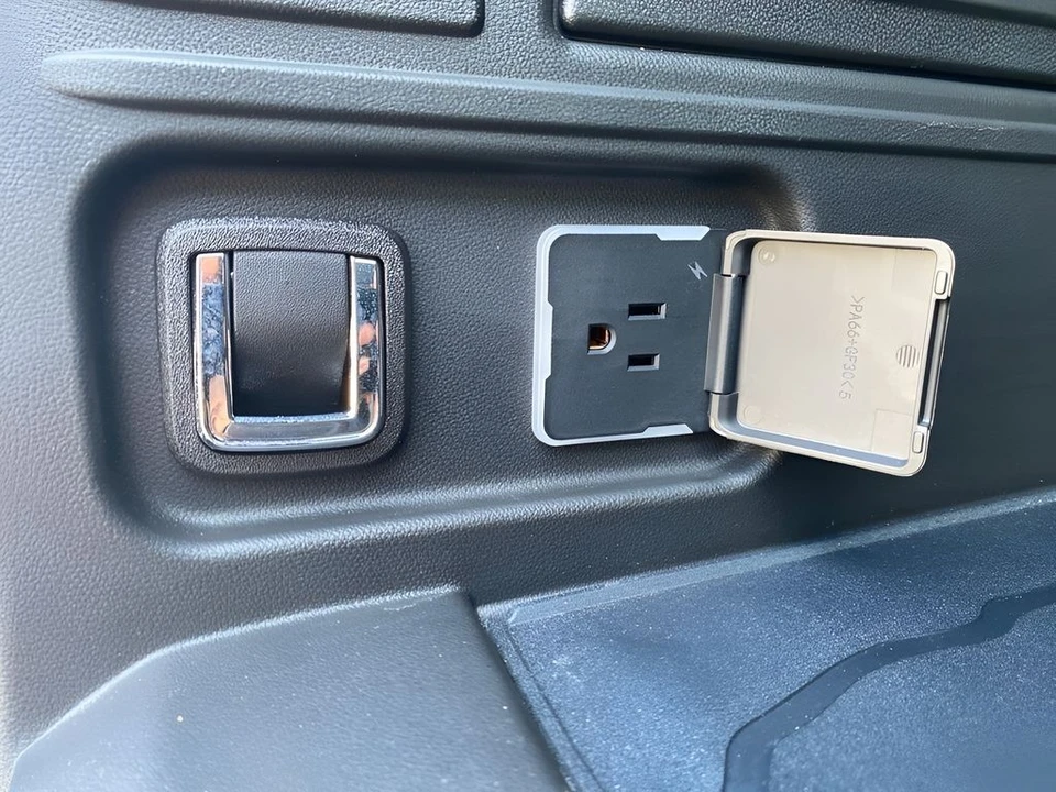 2026 GMC Hummer EV - Image 30 of 31