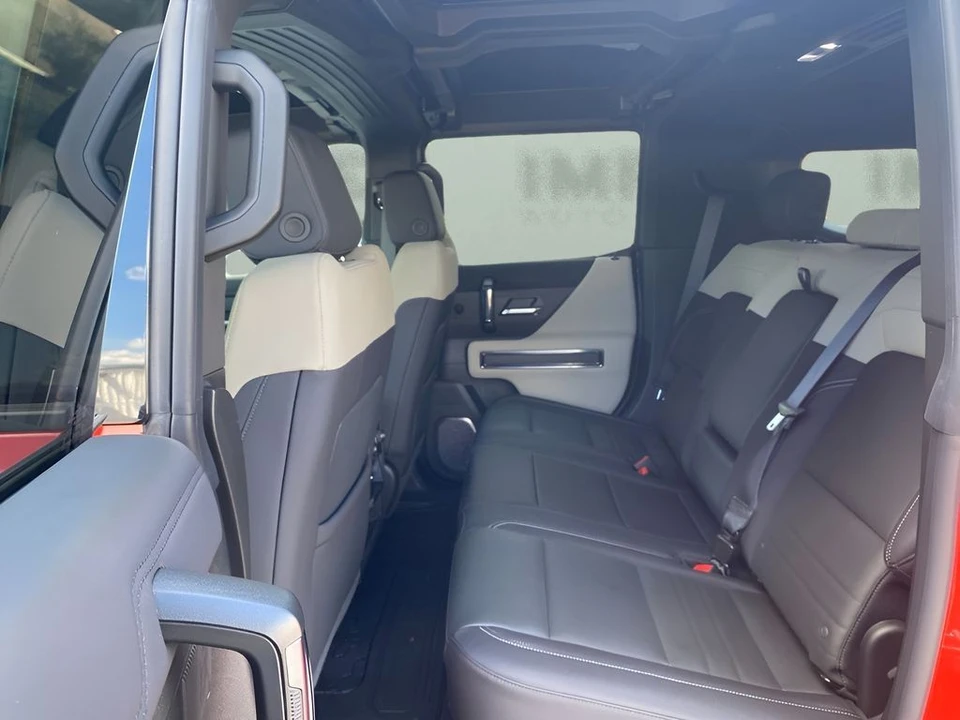 2026 GMC Hummer EV - Image 14 of 31