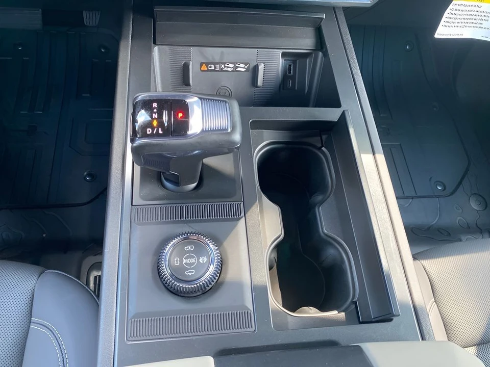 2026 GMC Hummer EV - Image 22 of 31