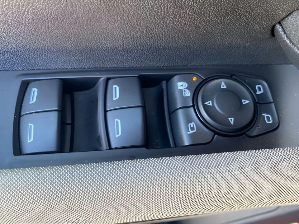 2026 GMC Hummer EV - Image 12 of 31
