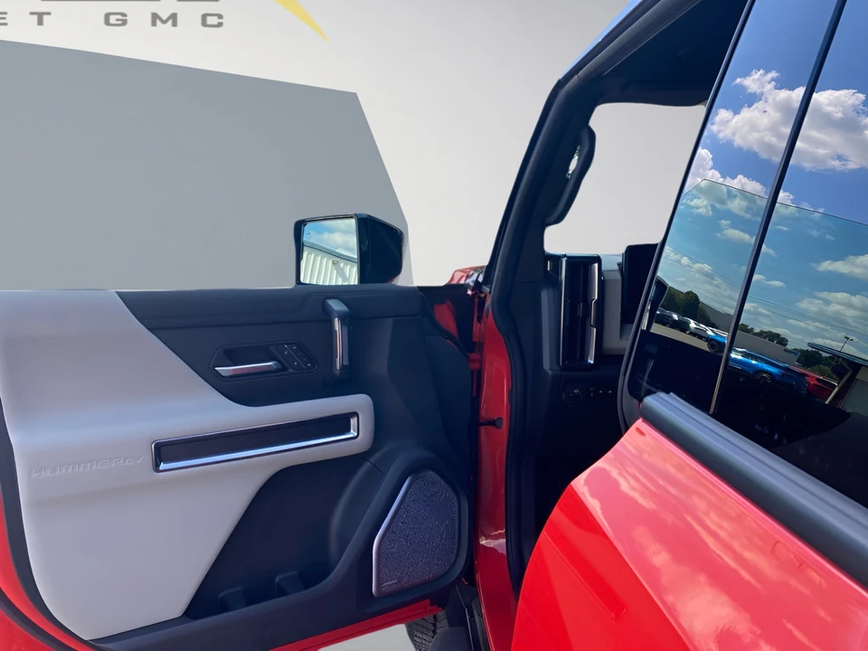 2026 GMC Hummer EV - Image 17 of 31