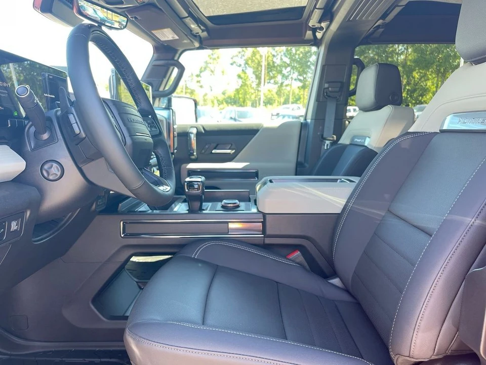 2026 GMC Hummer EV - Image 9 of 12