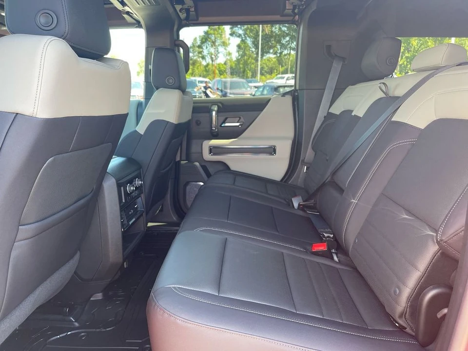 2026 GMC Hummer EV - Image 12 of 12