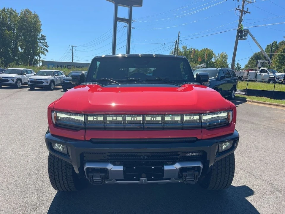 2026 GMC Hummer EV - Image 8 of 12