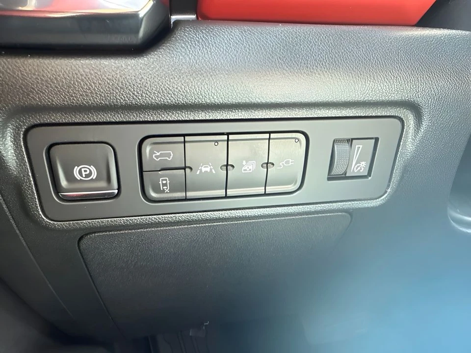 2026 GMC Hummer EV - Image 25 of 31