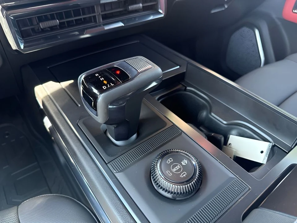 2026 GMC Hummer EV - Image 19 of 31