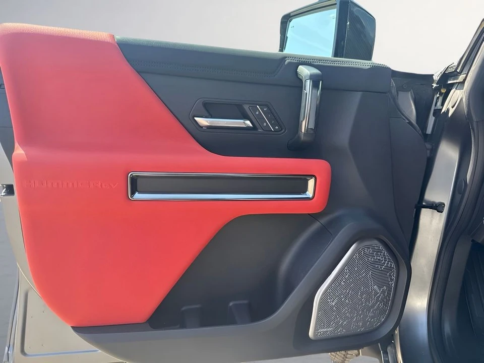2026 GMC Hummer EV - Image 28 of 31