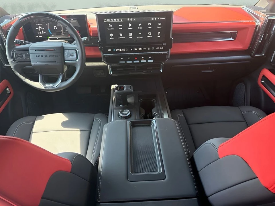 2026 GMC Hummer EV - Image 15 of 31