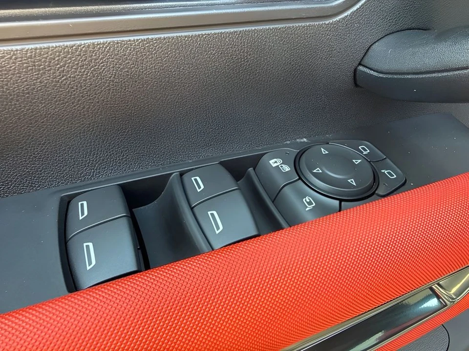 2026 GMC Hummer EV - Image 29 of 31