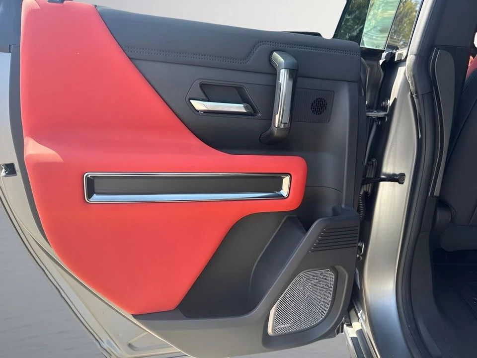 2026 GMC Hummer EV - Image 30 of 31