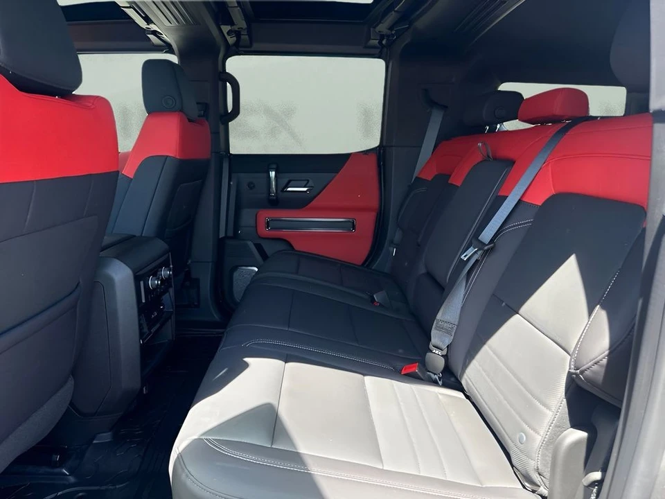 2026 GMC Hummer EV - Image 13 of 31