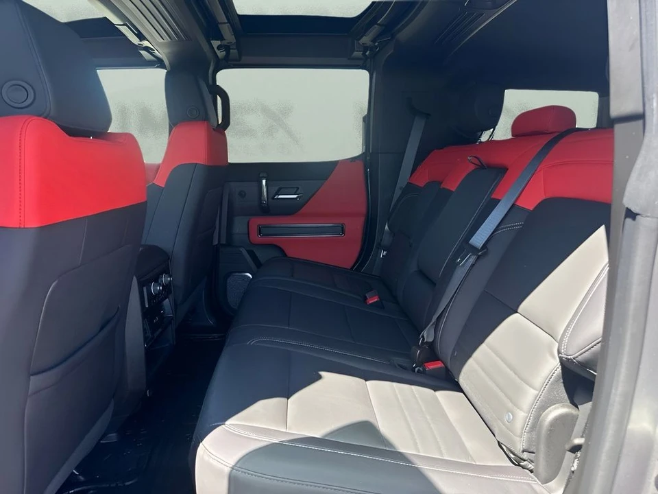 2026 GMC Hummer EV - Image 14 of 31