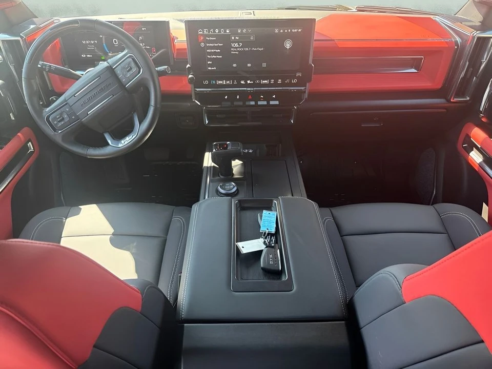 2026 GMC Hummer EV - Image 16 of 31