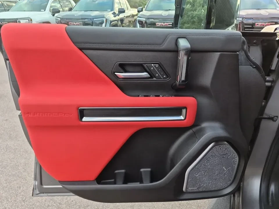 2026 GMC Hummer EV - Image 17 of 19