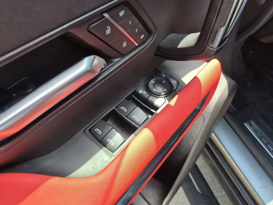 2026 GMC Hummer EV - Image 18 of 19