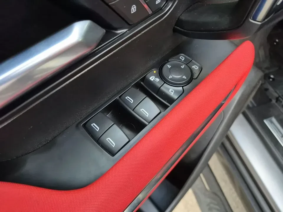 2026 GMC Hummer EV - Image 18 of 19
