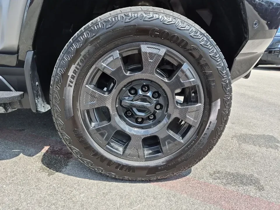 2026 GMC Hummer EV - Image 15 of 19