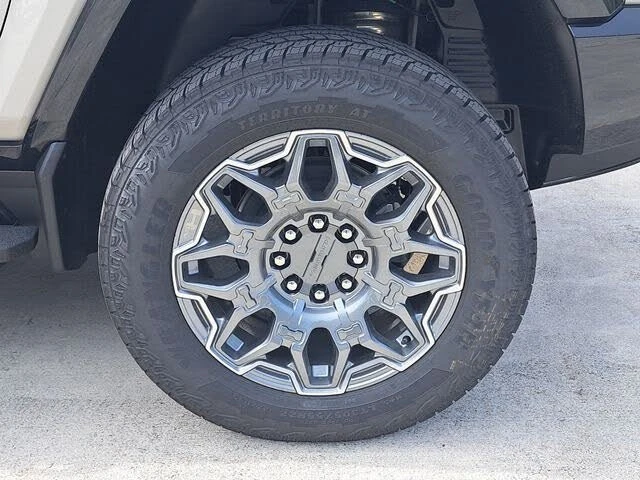 2026 GMC Hummer EV - Image 5 of 12