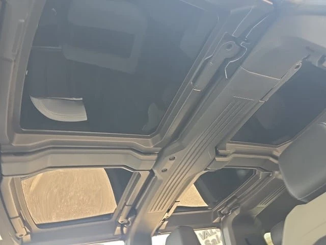 2026 GMC Hummer EV - Image 13 of 18