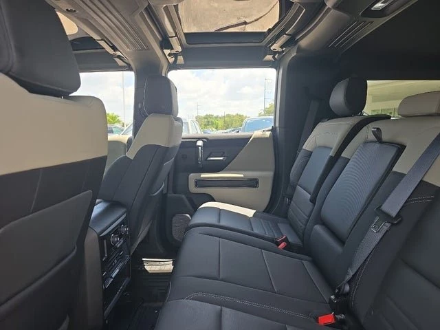 2026 GMC Hummer EV - Image 15 of 18