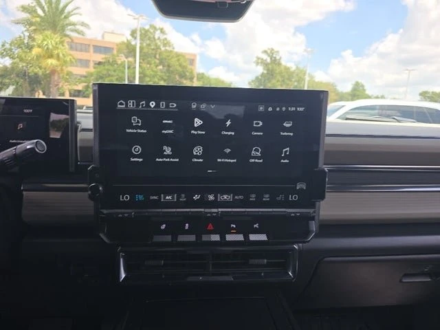 2026 GMC Hummer EV - Image 10 of 18