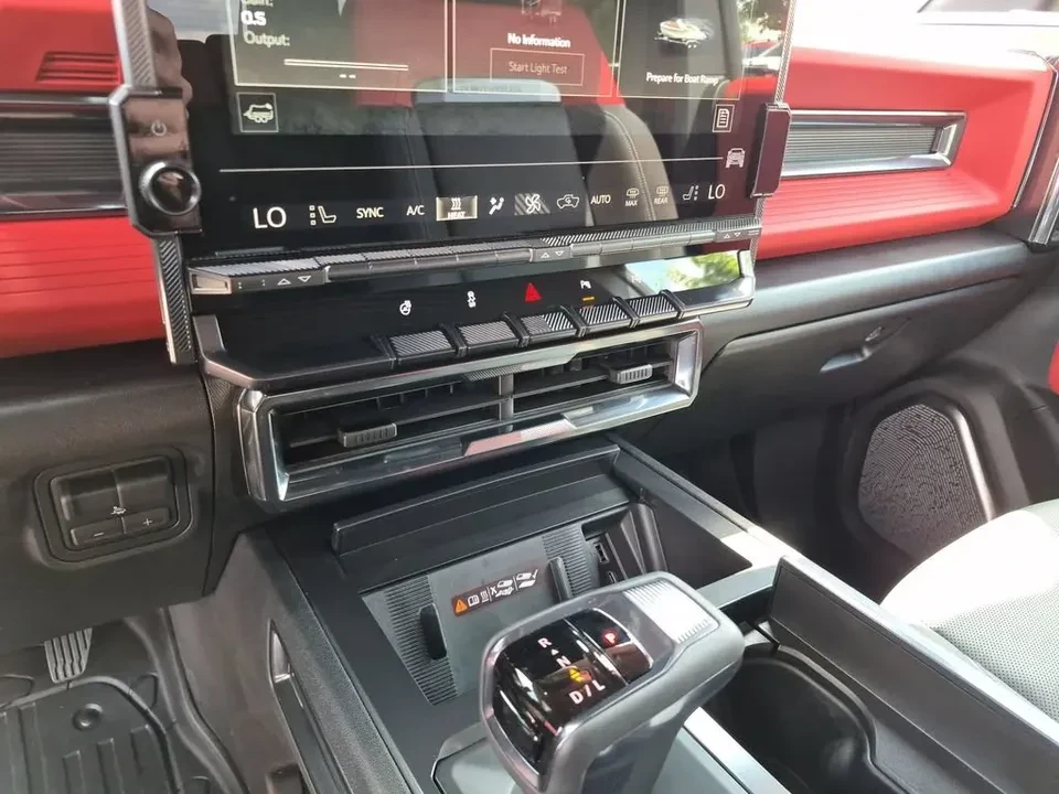 2026 GMC Hummer EV - Image 14 of 20