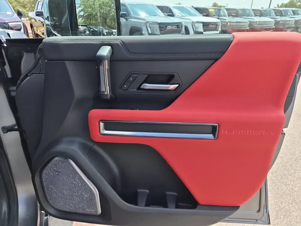 2026 GMC Hummer EV - Image 19 of 20