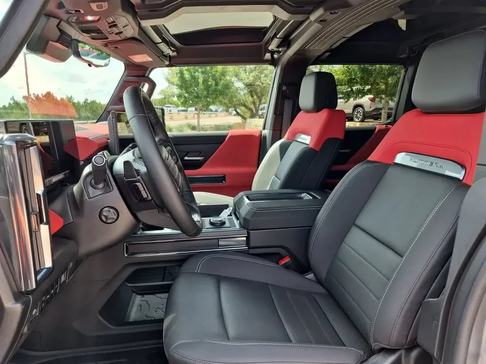 2026 GMC Hummer EV - Image 11 of 20