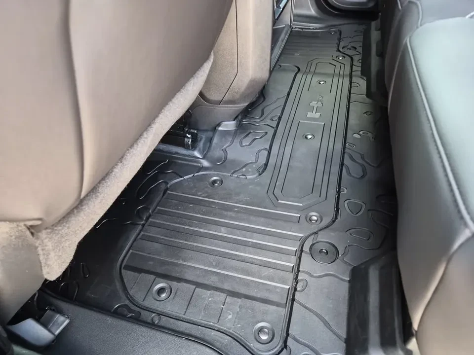 2026 GMC Hummer EV - Image 18 of 20