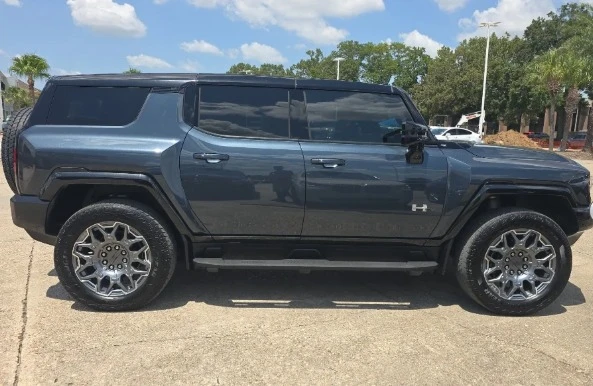 2026 GMC Hummer EV - Image 4 of 9