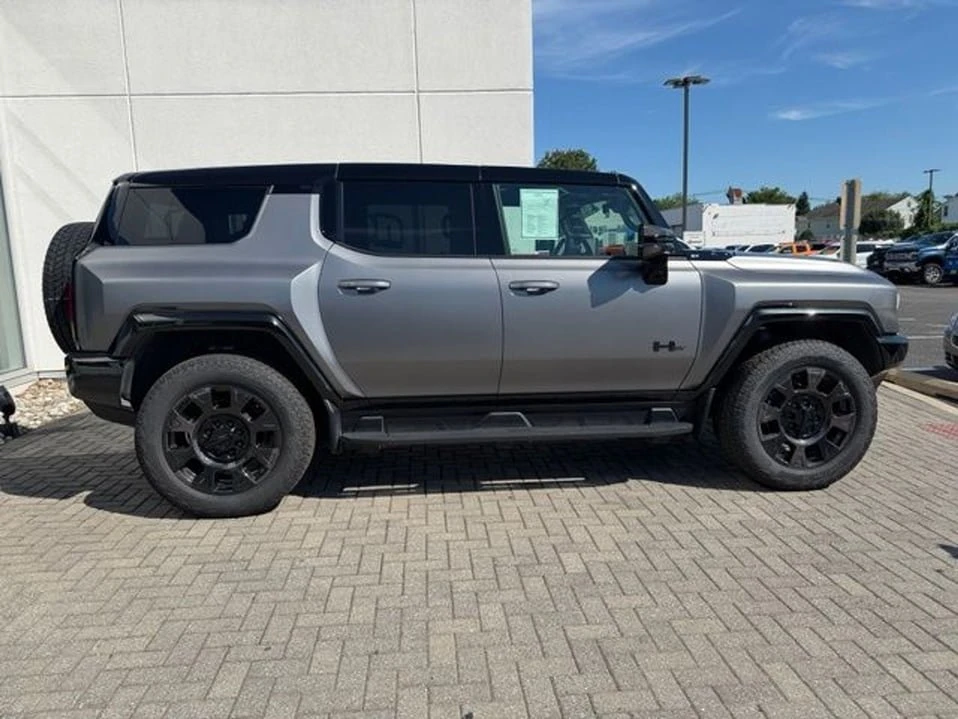 2026 GMC Hummer EV - Image 8 of 15