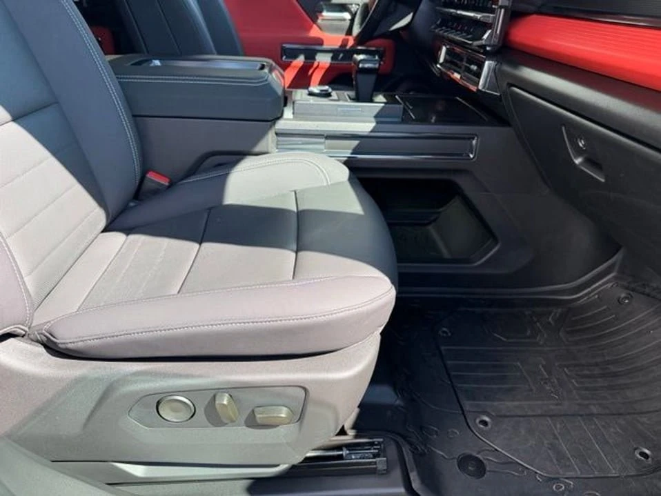 2026 GMC Hummer EV - Image 12 of 15