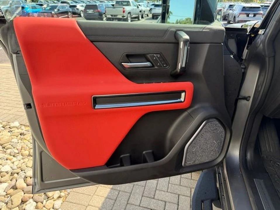2026 GMC Hummer EV - Image 14 of 15