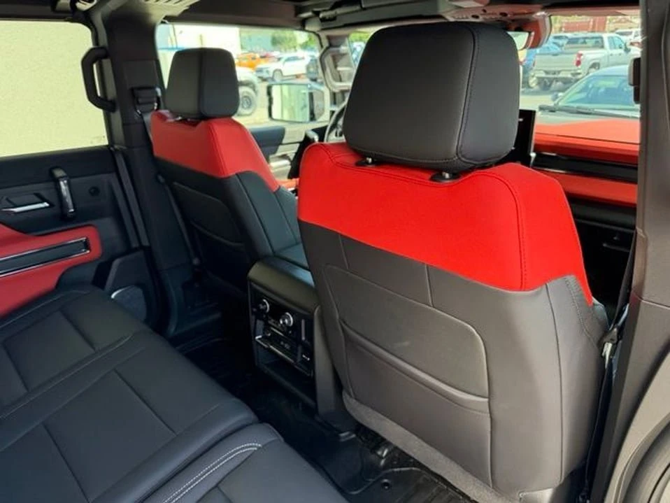 2026 GMC Hummer EV - Image 13 of 15