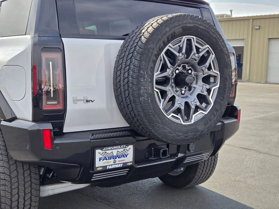 2026 GMC Hummer EV - Image 5 of 20