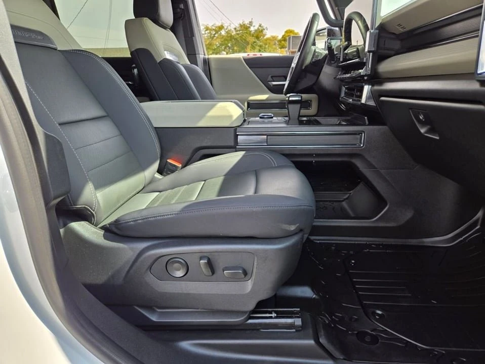 2026 GMC Hummer EV - Image 13 of 20