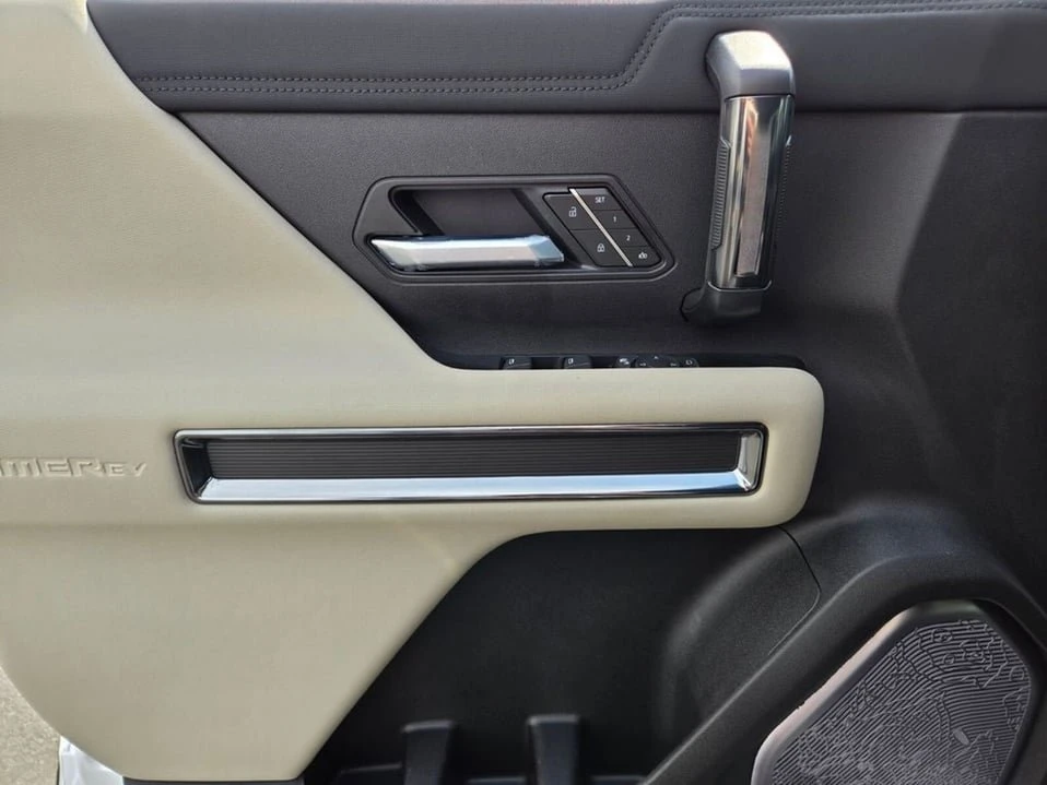 2026 GMC Hummer EV - Image 15 of 20