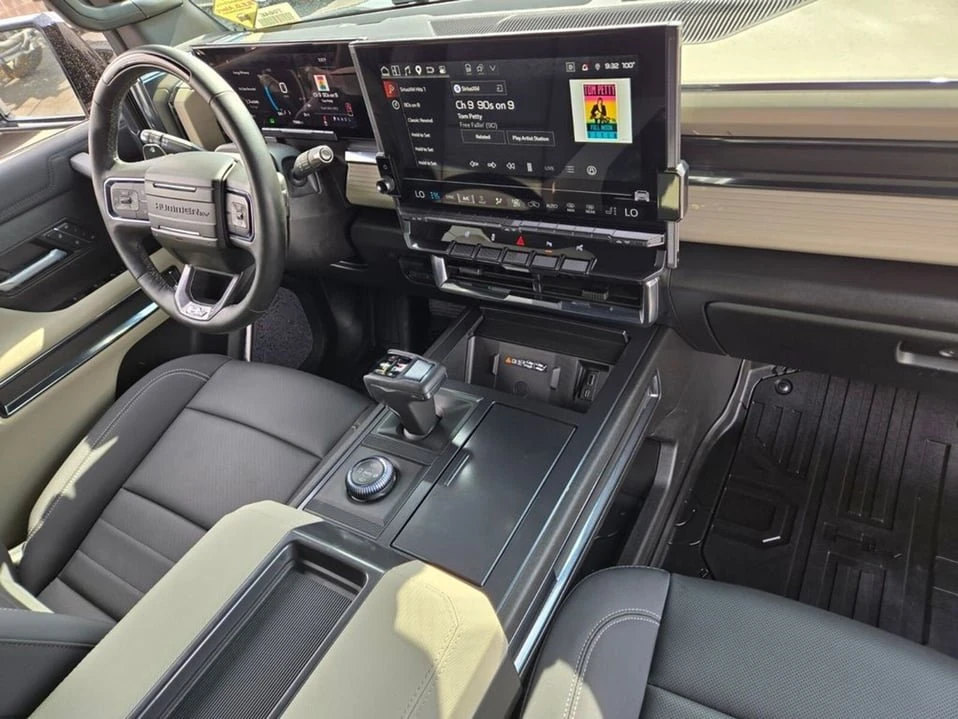 2026 GMC Hummer EV - Image 14 of 20