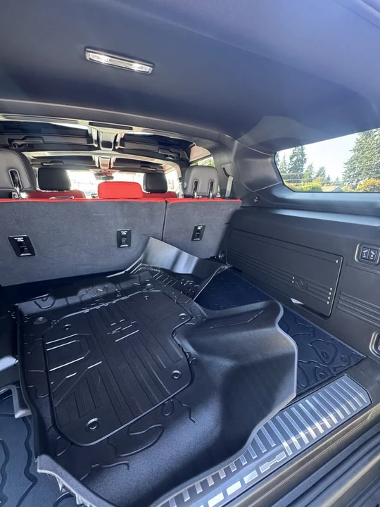 2026 GMC Hummer EV - Image 10 of 16