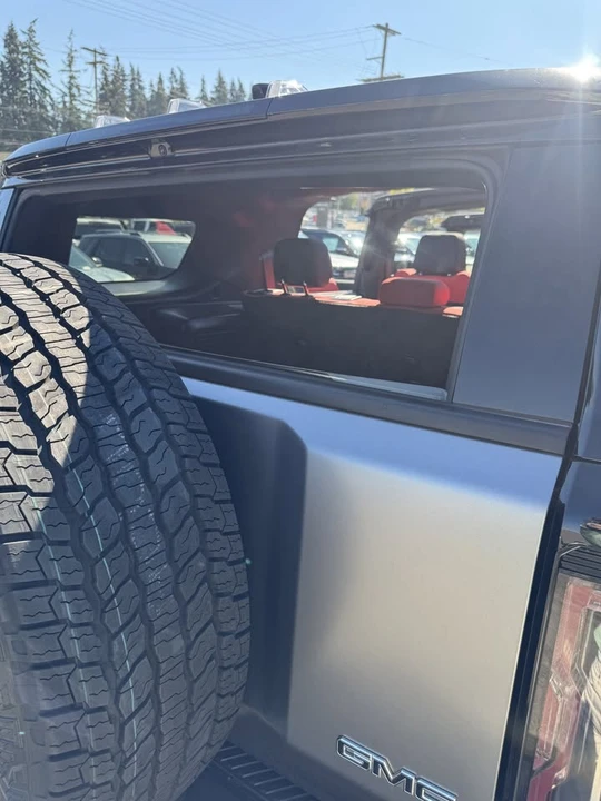 2026 GMC Hummer EV - Image 11 of 16