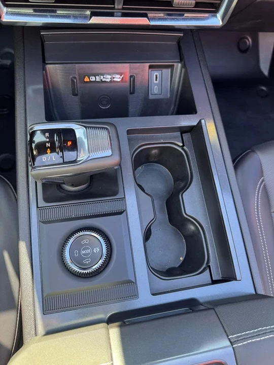 2026 GMC Hummer EV - Image 14 of 16