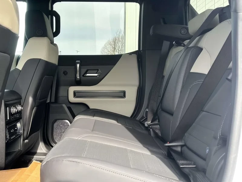 2026 GMC Hummer EV - Image 6 of 8