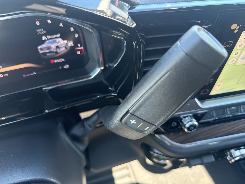 2026 GMC Sierra 5th Gen - Image 18 of 21