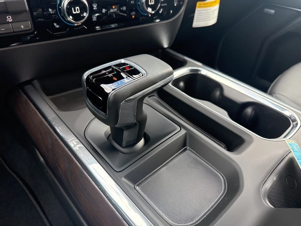 2026 GMC Sierra 5th Gen - Image 18 of 21
